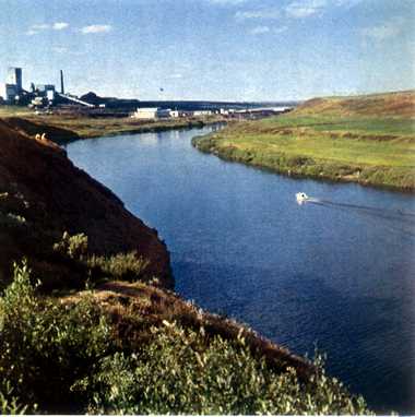 Река "Воркута", вид на шахту