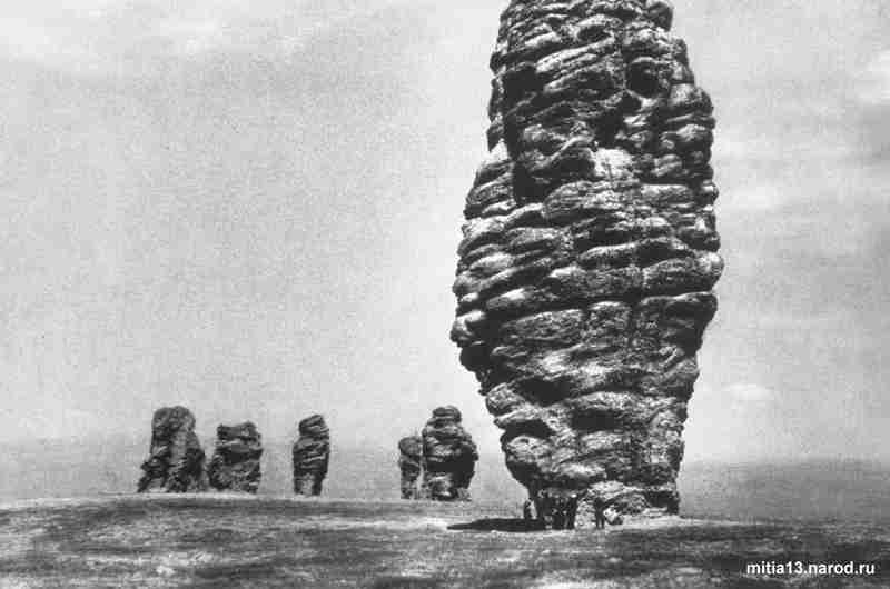 Каменные останцы - столбы Мань-Пупу-нёр