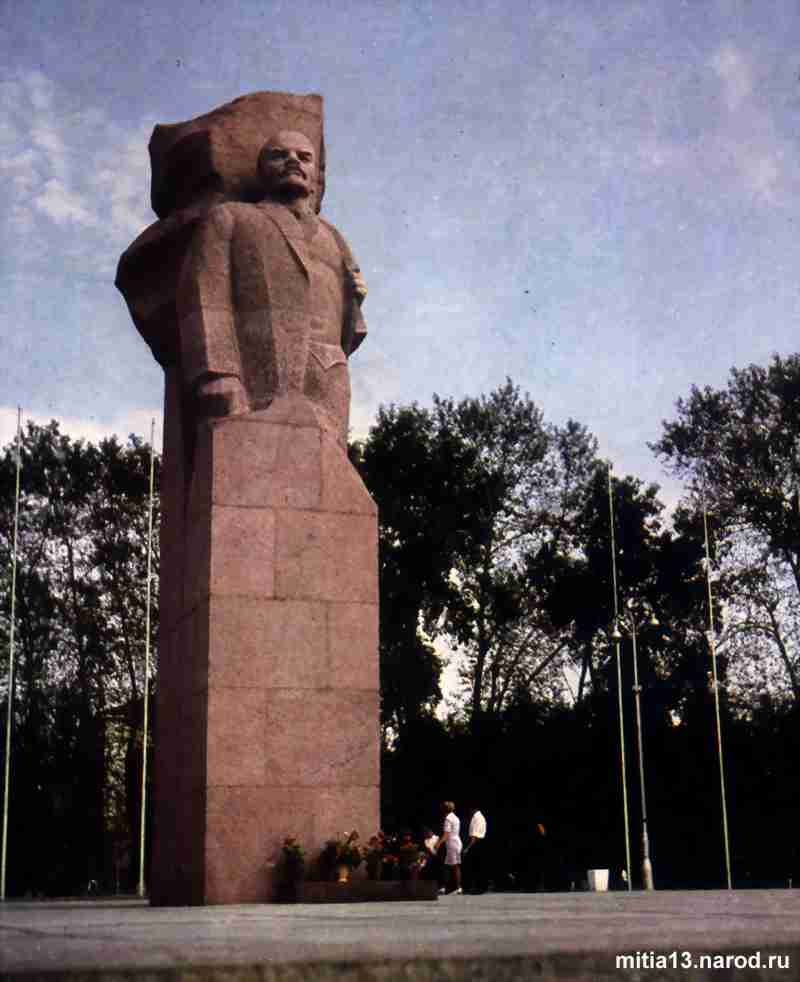 Памятник В.И. Ленину в Сыктывкаре