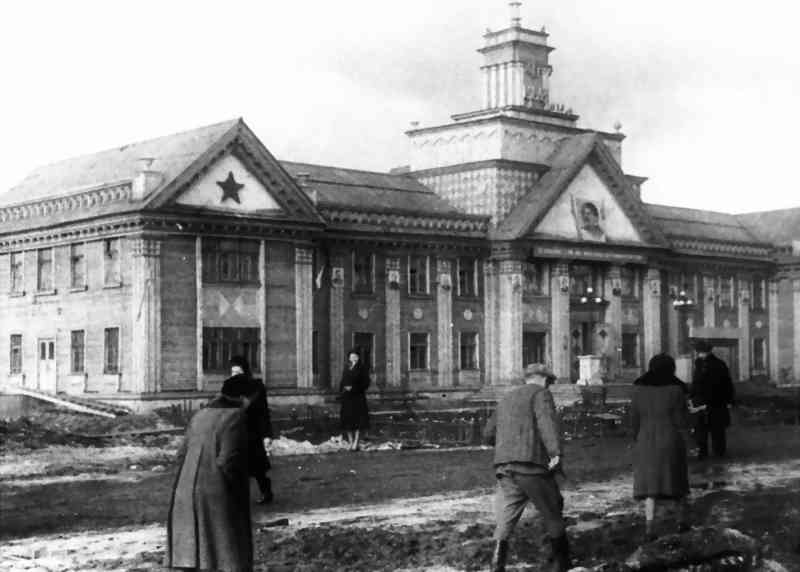 Первое здание комбината "Воркутауголь". 1943 год